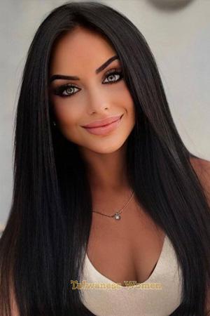 205011 - Julia Age: 33 - Russia