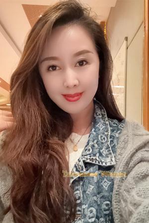 224848 - Lily Age: 41 - China