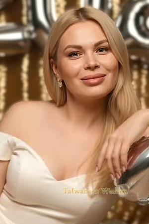 Ladies of Chernivtsi